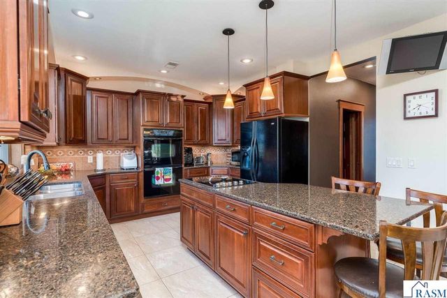 116 Rosewood Drive, Mankato, MN 56001