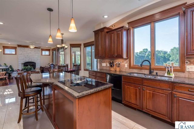 116 Rosewood Drive, Mankato, MN 56001