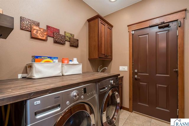 116 Rosewood Drive, Mankato, MN 56001