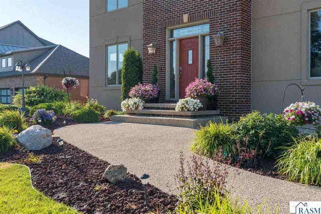116 Rosewood Drive, Mankato, MN 56001