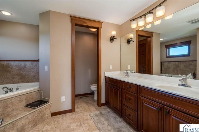 116 Rosewood Drive, Mankato, MN 56001