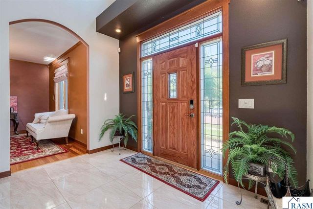 116 Rosewood Drive, Mankato, MN 56001