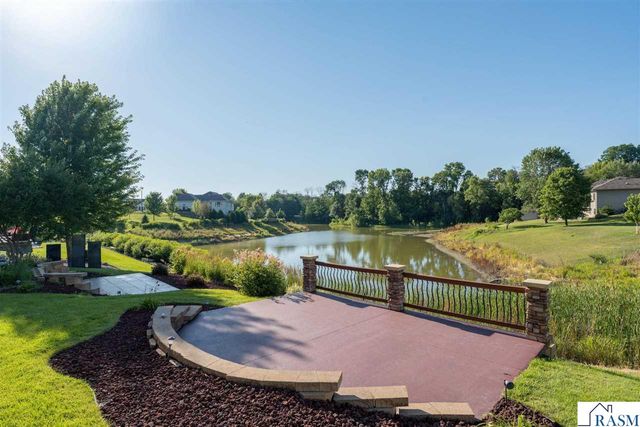 116 Rosewood Drive, Mankato, MN 56001