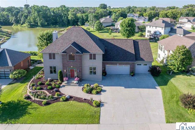 116 Rosewood Drive, Mankato, MN 56001