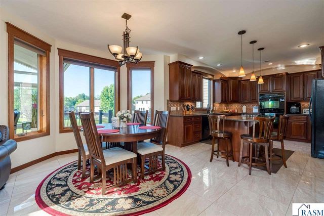 116 Rosewood Drive, Mankato, MN 56001