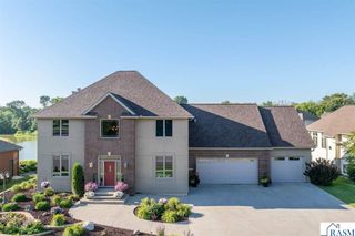 116 Rosewood Drive, Mankato, MN 56001