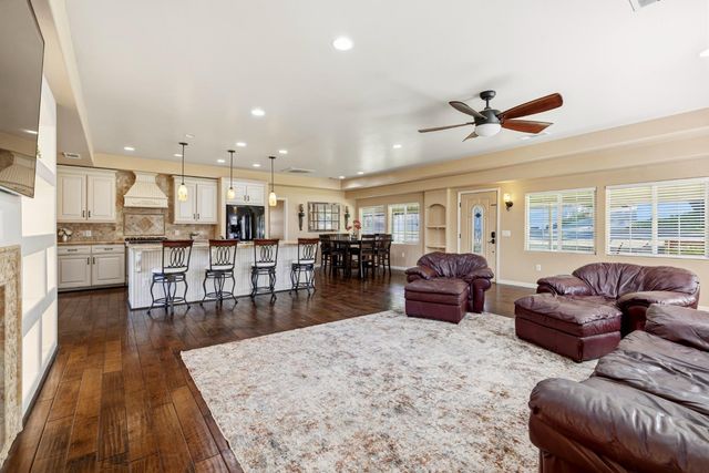 8723 Phoenix Ave, Fair Oaks, CA 95628