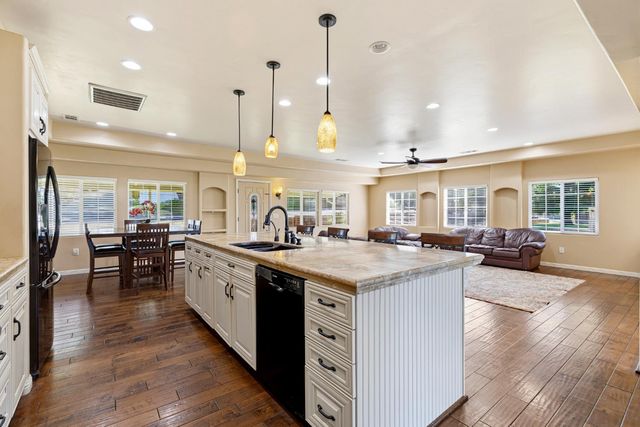 8723 Phoenix Ave, Fair Oaks, CA 95628