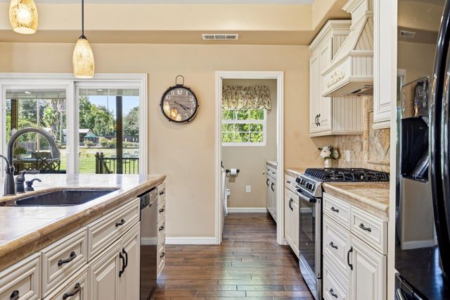 8723 Phoenix Ave, Fair Oaks, CA 95628