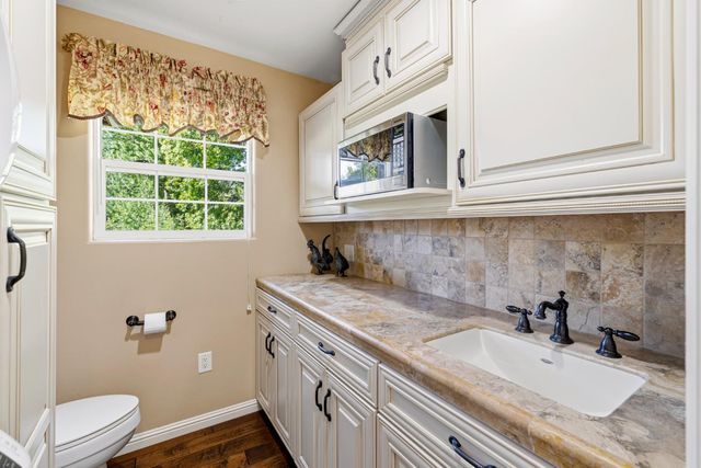 8723 Phoenix Ave, Fair Oaks, CA 95628