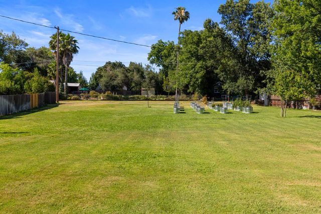 8723 Phoenix Ave, Fair Oaks, CA 95628
