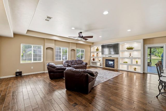 8723 Phoenix Ave, Fair Oaks, CA 95628