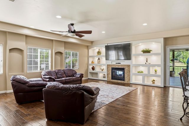 8723 Phoenix Ave, Fair Oaks, CA 95628
