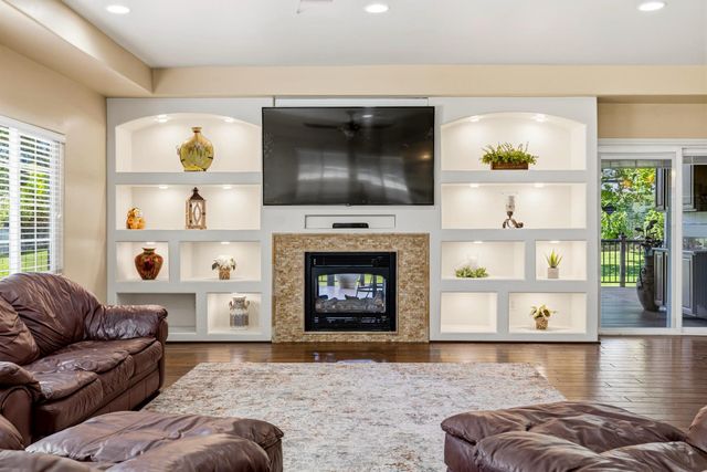 8723 Phoenix Ave, Fair Oaks, CA 95628