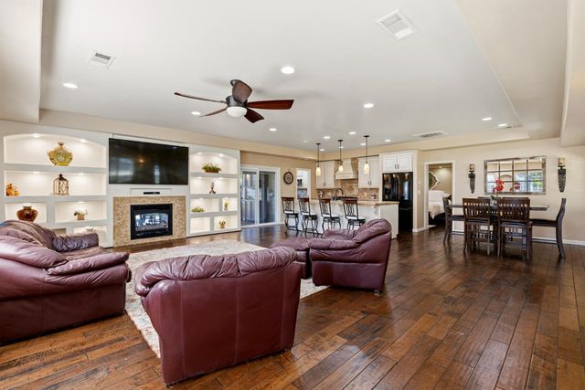 8723 Phoenix Ave, Fair Oaks, CA 95628