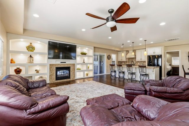 8723 Phoenix Ave, Fair Oaks, CA 95628