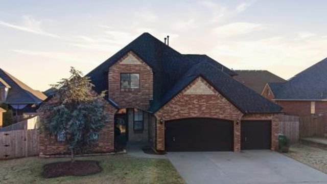 912 Preston Park Drive, Yukon, OK 73099
