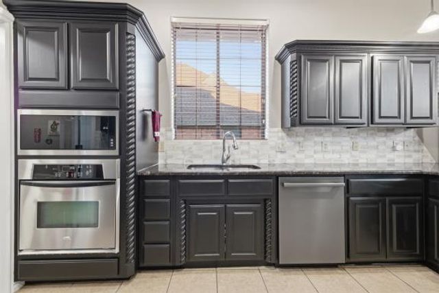 912 Preston Park Drive, Yukon, OK 73099