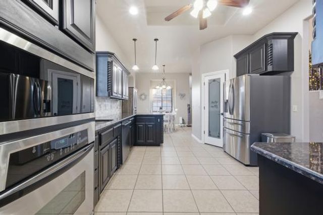 912 Preston Park Drive, Yukon, OK 73099