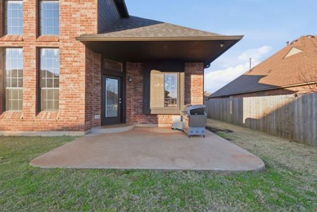 912 Preston Park Drive, Yukon, OK 73099