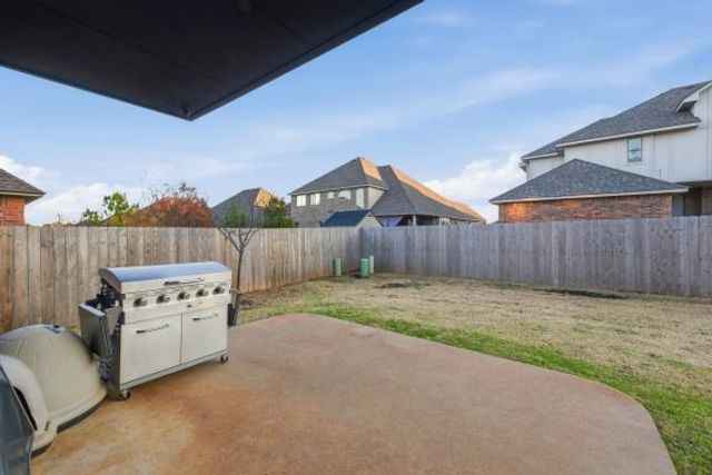 912 Preston Park Drive, Yukon, OK 73099