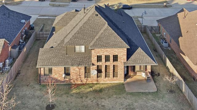 912 Preston Park Drive, Yukon, OK 73099