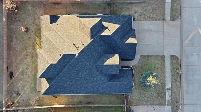 912 Preston Park Drive, Yukon, OK 73099