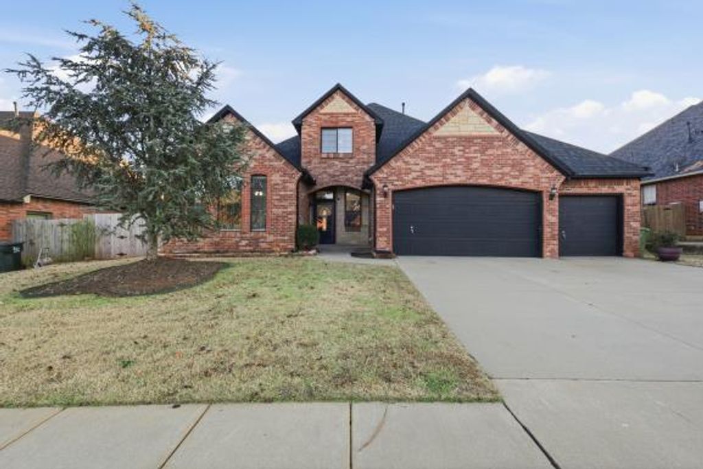 912 Preston Park Drive, Yukon, OK 73099