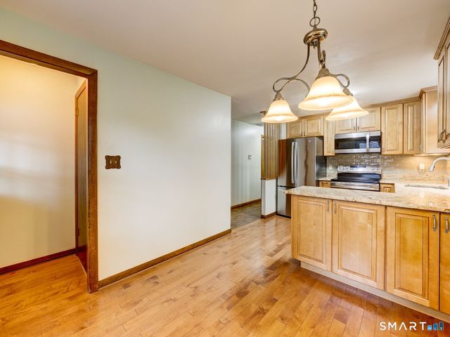 68 Fairlawn Road, Glastonbury, CT 06033