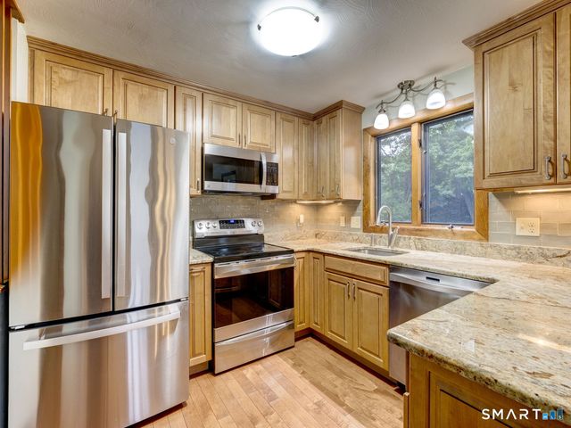 68 Fairlawn Road, Glastonbury, CT 06033
