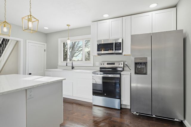 81 Chestnut St, West Springfield, MA 01089