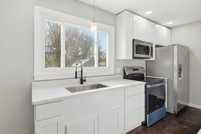 81 Chestnut St, West Springfield, MA 01089