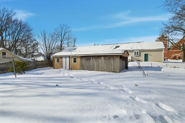 81 Chestnut St, West Springfield, MA 01089