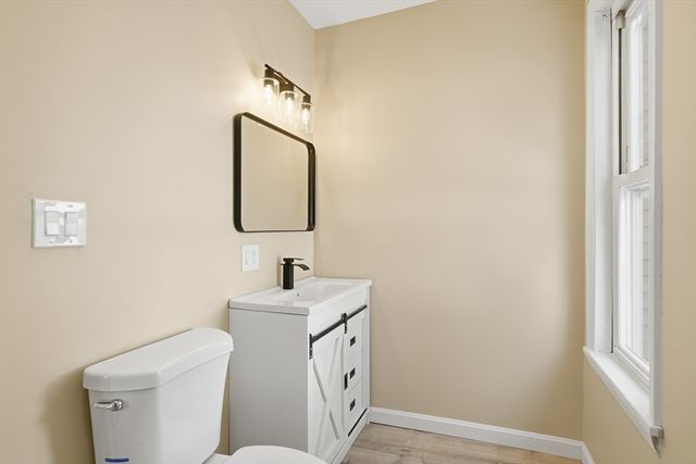 81 Chestnut St, West Springfield, MA 01089