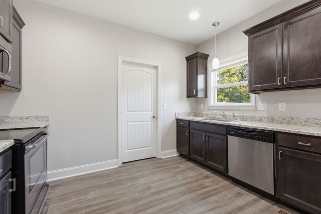 1897 Sheffield Ln, Columbia, TN 38401