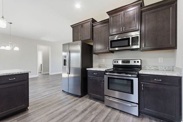 1897 Sheffield Ln, Columbia, TN 38401