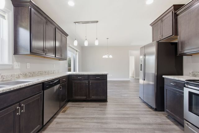 1897 Sheffield Ln, Columbia, TN 38401