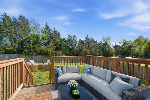 1897 Sheffield Ln, Columbia, TN 38401