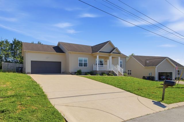 1897 Sheffield Ln, Columbia, TN 38401