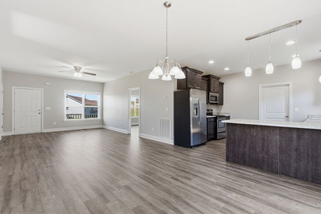 1897 Sheffield Ln, Columbia, TN 38401