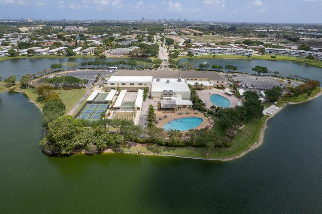 272 NORTHAMPTON N, West Palm Beach, FL 33417