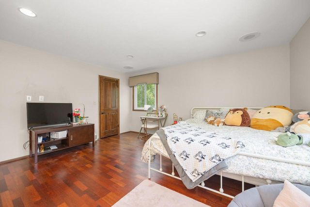 1118 Pilgrim PARKWAY, Elm Grove, WI 53122