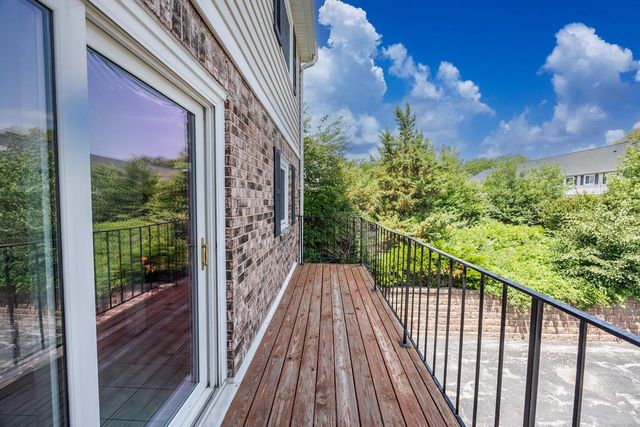 1118 Pilgrim PARKWAY, Elm Grove, WI 53122