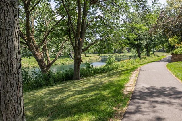 1118 Pilgrim PARKWAY, Elm Grove, WI 53122