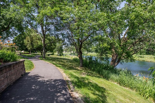 1118 Pilgrim PARKWAY, Elm Grove, WI 53122