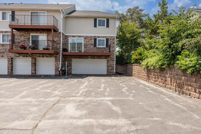 1118 Pilgrim PARKWAY, Elm Grove, WI 53122