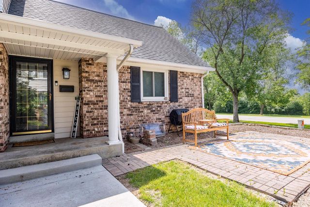 1118 Pilgrim PARKWAY, Elm Grove, WI 53122