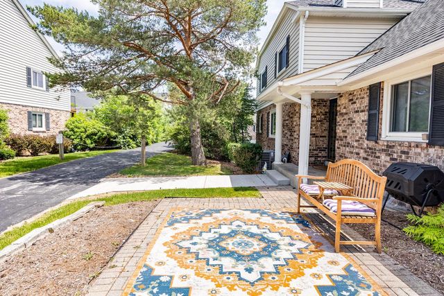 1118 Pilgrim PARKWAY, Elm Grove, WI 53122