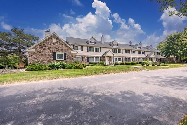 1118 Pilgrim PARKWAY, Elm Grove, WI 53122