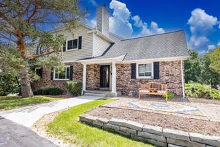 1118 Pilgrim PARKWAY, Elm Grove, WI 53122